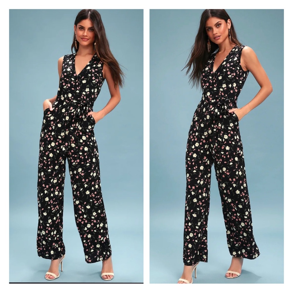 New Lulus floral jumpsuit sleeveless size S small